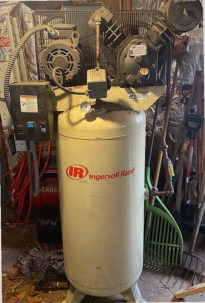 Ingersoll Rand 5 HP Single Stage Vertical Air Compressor 60 Gallon Receiver Tank
